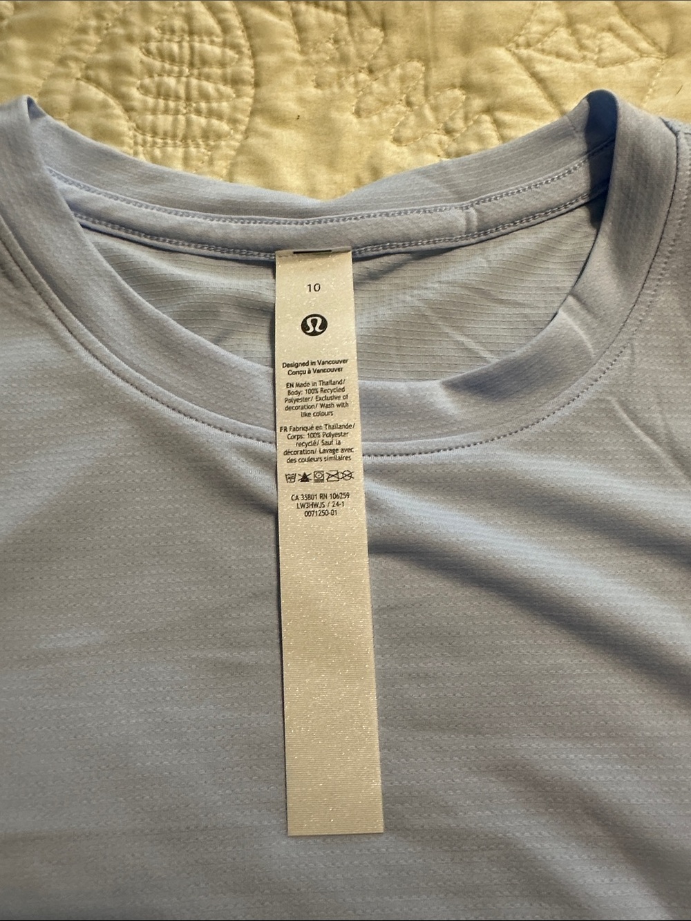 Lululemon Ultralight hip-length T- light blue - Picture 3 of 7